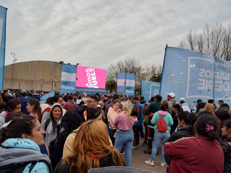 El Evita y Barrios de Pie en el Malvinas Argentinas con Massa