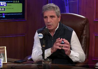Toto Caputo defendió el plan y la política sobre el dólar