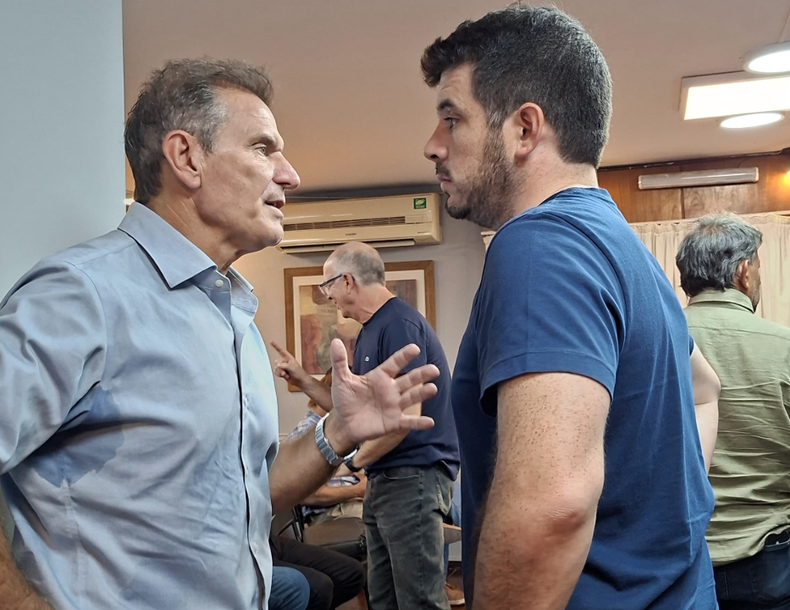 Leonel Chiarella, presidente de la UCR, junto a Javier Bee Sellares, hombre del exgobernador de Corrientes, Gustavo Valdés