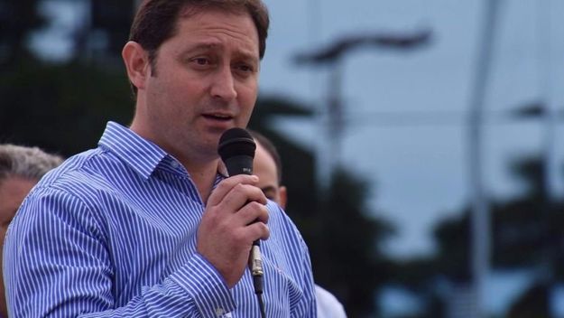 Una golpiza y un cruce telefónico eclipsan la campaña de un alcalde de Cambiemos