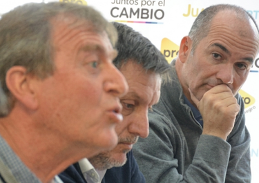Juan Martín y Aníbal Tortorillo durante la campaña 2023 en Río Negro.&nbsp;