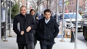 Fidelity encabeza a los fondos que amenazan con una batalla de seis meses