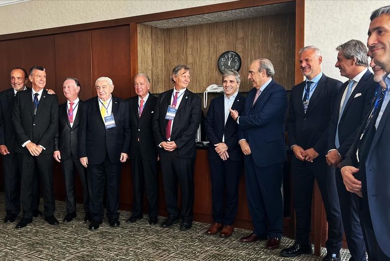 Representantes de Camarco con Toto Caputo y otros funcionarios de Javier Milei