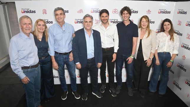 Florencio Randazzo, junto a Monzó, Stolbizer y Danya Tavela en el cierre de Provincias Unidas