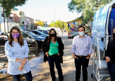 Nuevo cajero móvil del Banco Ciudad en el barrio 1-11-14 del bajo Flores