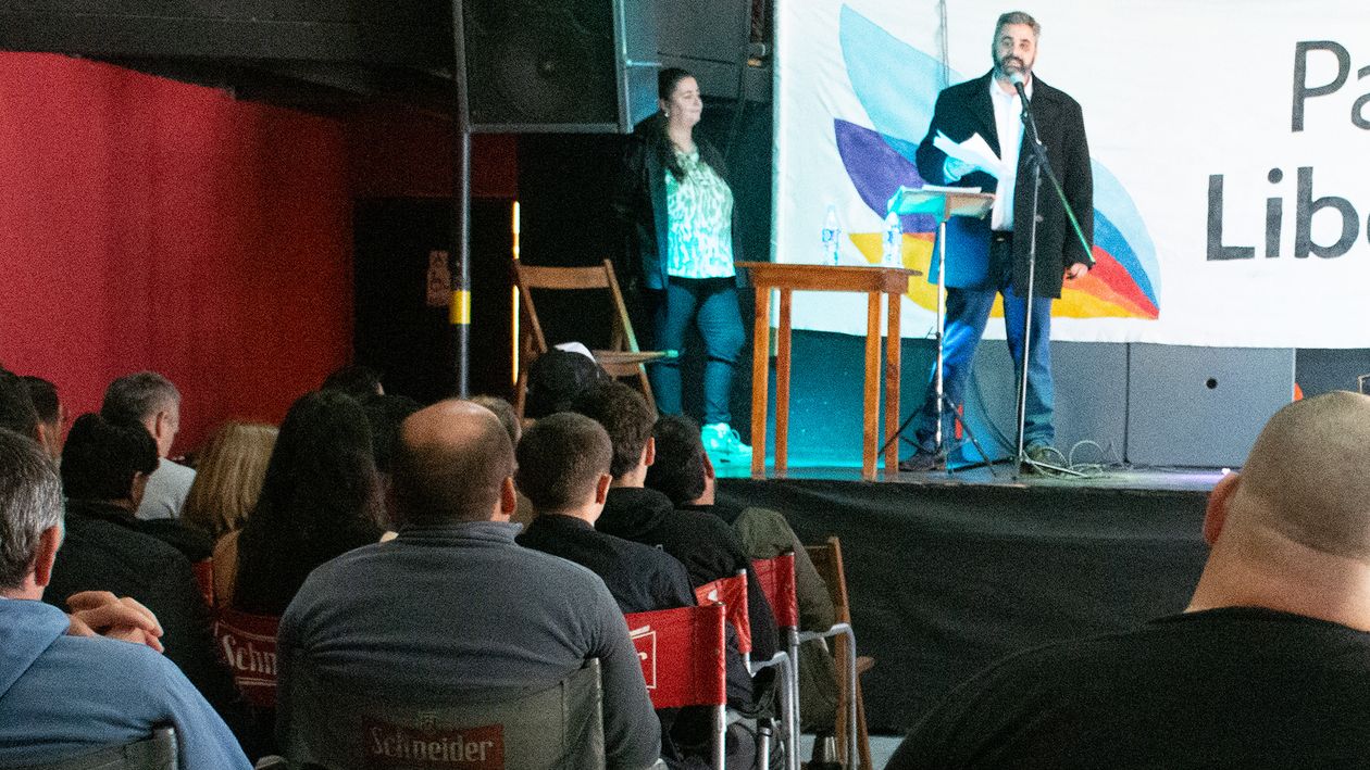 Gastón Chanseaud, presidente del Partido Libertario, aún con moretones luego de la golpiza que recibió en un hecho todavía no esclarecido.&nbsp;