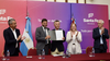 Mauricio Macri en su última visita a Santa Fe, junto Gisela Scaglia y Cristian Cunha, el candidato de Federico Angelini.