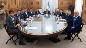 Los gobernadores de Juntos por el Cambio junto al jefe de Gabiente, Guillermo Francos.