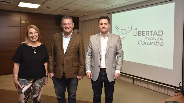 Cecilia Ibáñez, Rodolfo Eiben y Gabriel Bornoroni, integrantes de La Libertad Avanza de Córdoba.&nbsp;