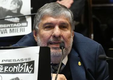 José Mayans, jefe de Unión por la Patria, líder de la oposición. 