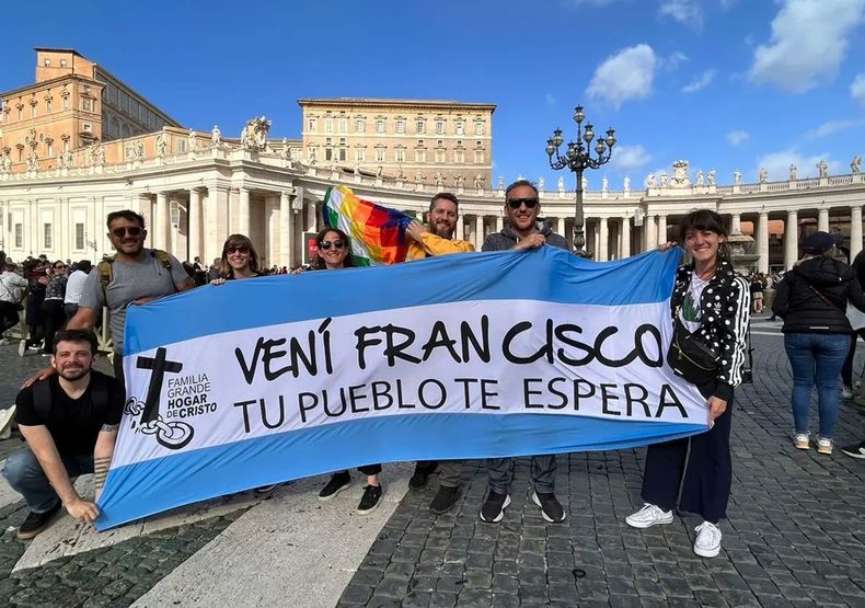 Campaña para que el papa visite el país
