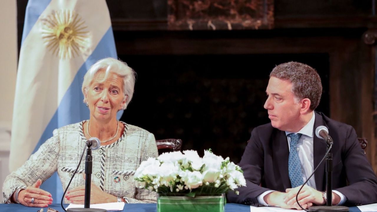 La deuda pública saltará hacia fin de año al 114% del Producto Bruto