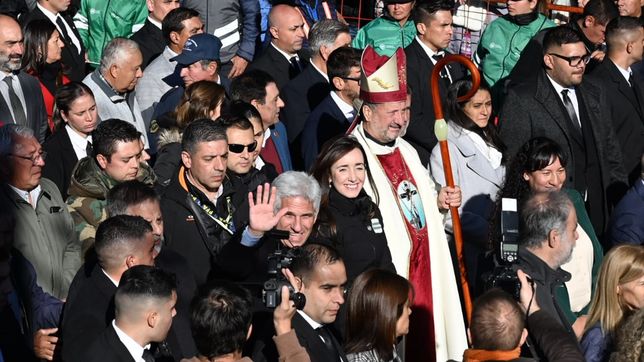 Victoria Villarruel junto al gobernador y al obispo de San Luis