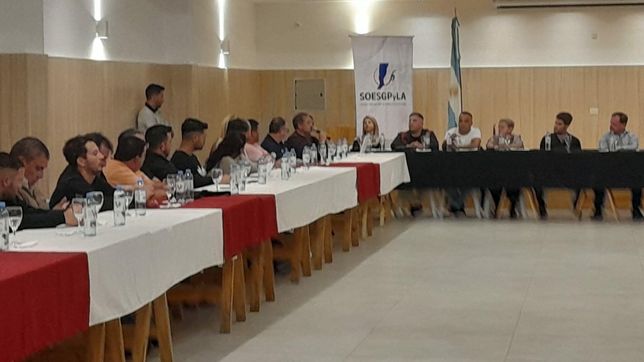 El sindicalismo reunido, previo al cierre de listas, cuando buscaban conformar un bloque compacto para negociar lugares pero no dieron los tiempos.