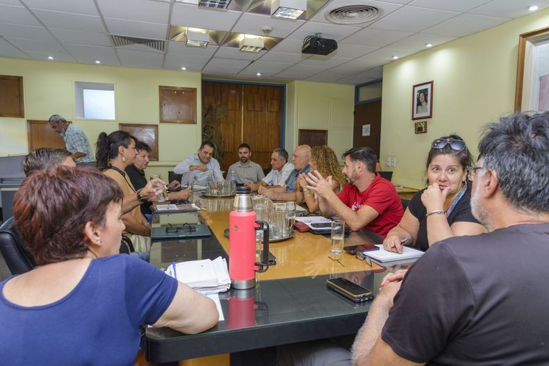 La paritaria estaral de La Pampa se reunió este miércoles: el gobierno cambio su política salarial y ofreció un incremento del 10%.