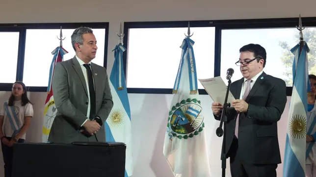 Pablo Javkin al jurar en la vecina Empalme Graneros.