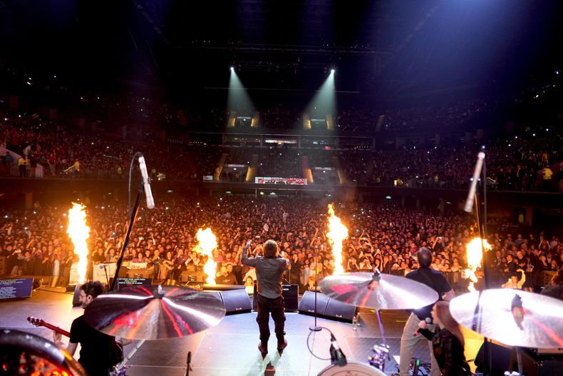 Javier Milei en el Movistar Arena. El show debe continuar, aunque sea para pocos.