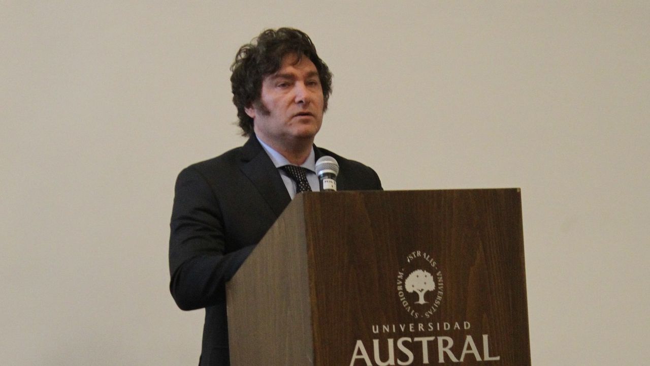 El economista Javier Milei en la universidad del Opus Dei