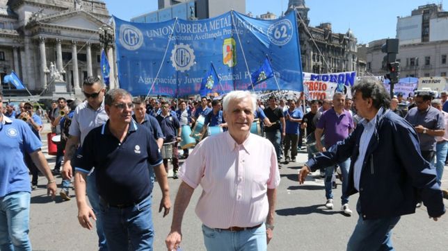 los metalurgicos marchan por la reapertura de paritarias: piden 40%