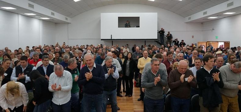 El congreso de la UCR de Entre Ríos aprobó este sábado la ampliación de la alianza y la posibilidad de suma a La Libertad Avanza al frente electoral que integrará en octubre en las legislativas nacionales. La diferencia fue abrumadora a favor de aliarse con Javier Milei.
