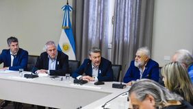 El ministro de Educación Jaime Perczyk y el secretario de Políticas Universitarias Oscar Alpa en la reunión paritaria con los gremios universitarios.&nbsp;