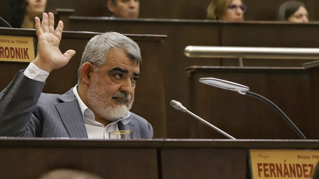 Se anota. Sergio Fernández Novoa va por la banca de Diputados.