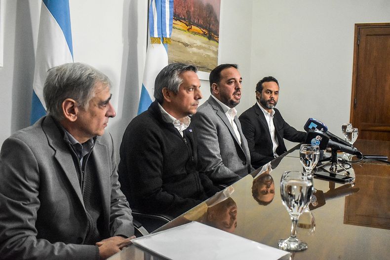 El intendente Luciano di Nápoli compartió con el gremialista del Comercio Rodrigo Genoni el anuncio de las inversiones de Carrefour, que se inauguran esta semana.