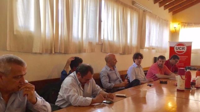 lousteau confirmo que jugara al misterio hasta el filo del cierre de listas portenas