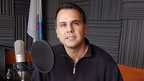 Zárate: el candidato de Cambiemos mostró el pasaporte y denuncia campaña sucia