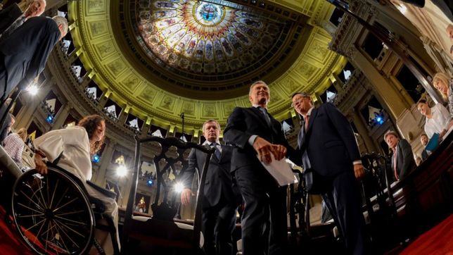 del macri robusto del cck a los palcos flacos del 1m