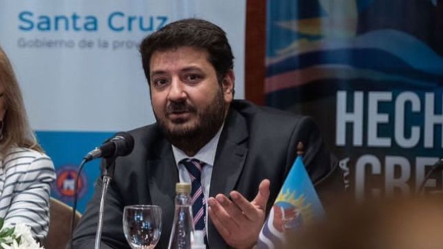 el ministro mena acuso a milei de manotear recursos de los bonaerenses