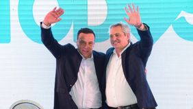 Sumergido en una crisis y distante del PJ, Cáffaro se abraza al albertismo
