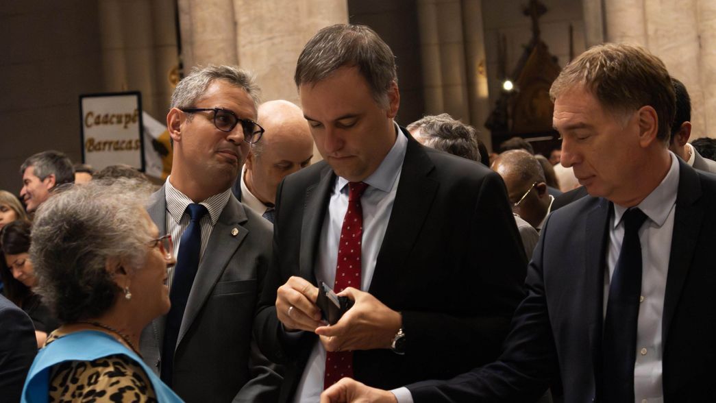 Manuel Adorni y los u$s 800.000: cuántos sueldos, changuitos y jubilaciones equivalen