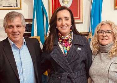 Guillermo Britos, Victoria Villarruel y Claudia Rucci. 