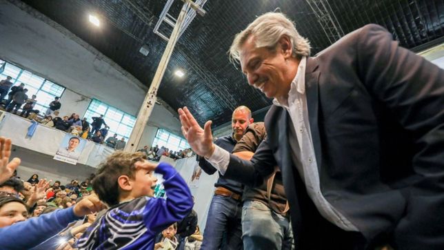 la lista bonaerense del oficialismo: todos atras y fernandez de nueve