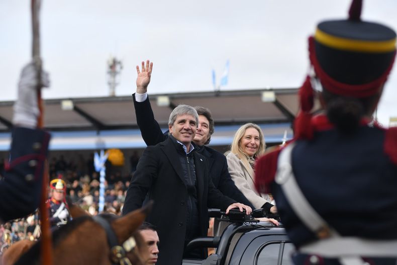 Javier Milei con Toto Caputo y Karina Milei en La Rural.&nbsp;