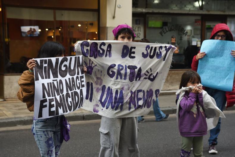 Ni una menos: marcha feminista frente al Congreso.