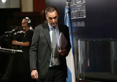 Manuel Adorni, necesita que Javier Milei evite su interpelación.&nbsp;