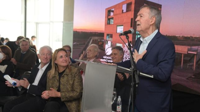 Juan Schiaretti y Myrian Prunotto durante la inauguración del campus universitario en Estación Juárez Celman. 