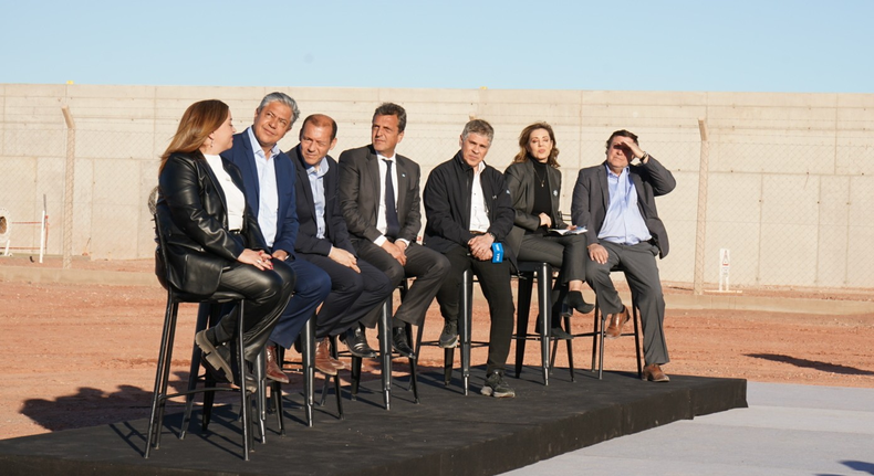 Todos a Vaca Muerta. Moreau, Figueroa, Gutiérrez, Massa, González, Royón y Weretilneck.