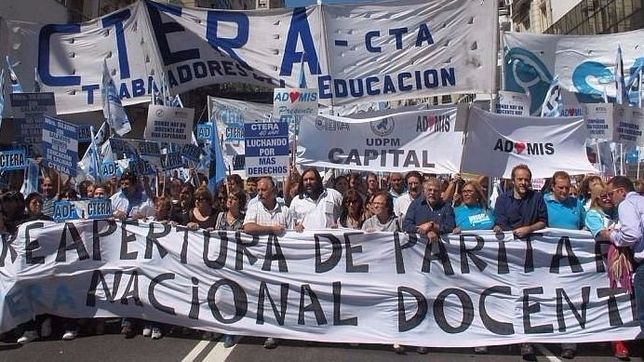 la justicia obliga a convocar a la paritaria nacional docente; el gobierno apelara