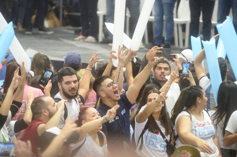 El Evita y Barrios de Pie en el Malvinas Argentinas con Massa