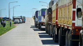 El paro de transportistas de granos dejó otra vez en offside al Gobierno