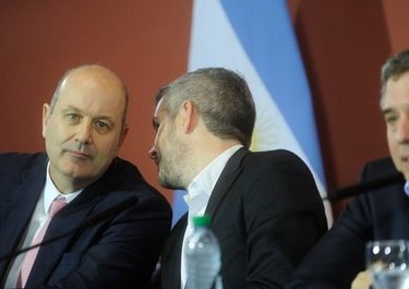 Sturzenegger se puso serio, pero no alcanzó: vendió U$S123 M y el dólar no bajó