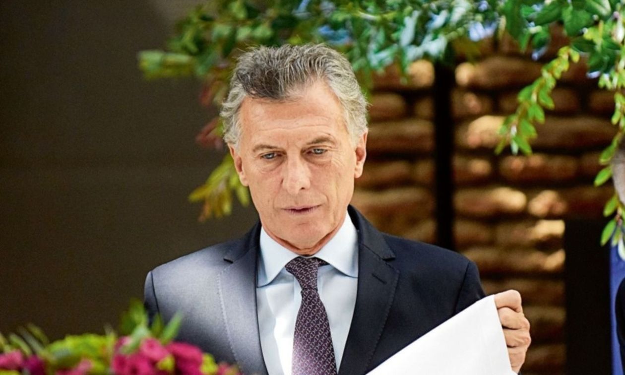 Macri leyendo Macri leyendo
