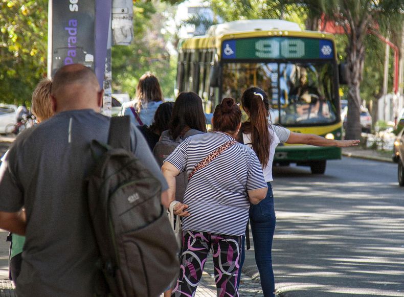 La Asociación Argentina de Empresarios del Transporte Automotor (AAETA) aseguró que reforzaron el servicio de los colectivos cercanos a estaciones, en el marco del paro de trenes. Noticias Argentinas