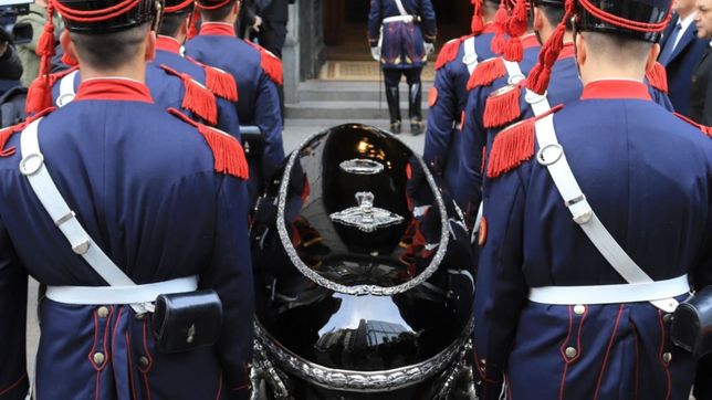 oficial: de la rua merece el homenaje de todo el pueblo, dice el gobierno