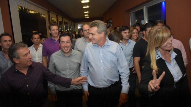 el pj bonaerense le mando un mensaje al peronismo no k: el unico limite es macri