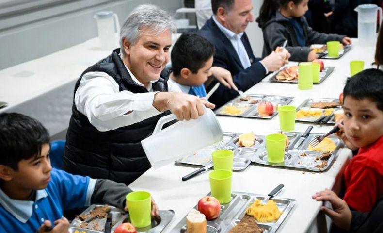 Martín Llaryora anunció que 150 estudiantes de la escuel Alejandro Carbó se sumaron al programa alimentario Paicor