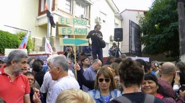 ahora senalizaron el pozo para que martiniano sepa donde queda